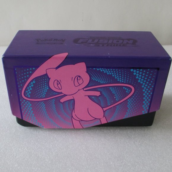 POKéMON TCG: SWORD & SHIELD FUSION STRIKE ELITE TRAINER BOX - Picture 4 of 16